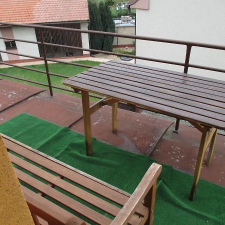 Appartamento Rd Cerncin Bucovice Esterno foto