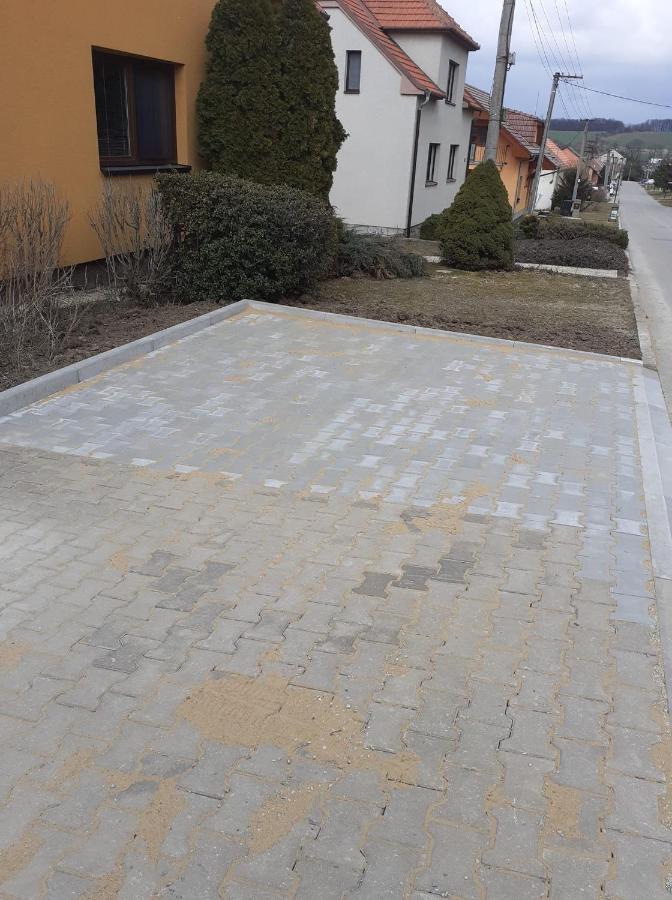 Appartamento Rd Cerncin Bucovice Esterno foto