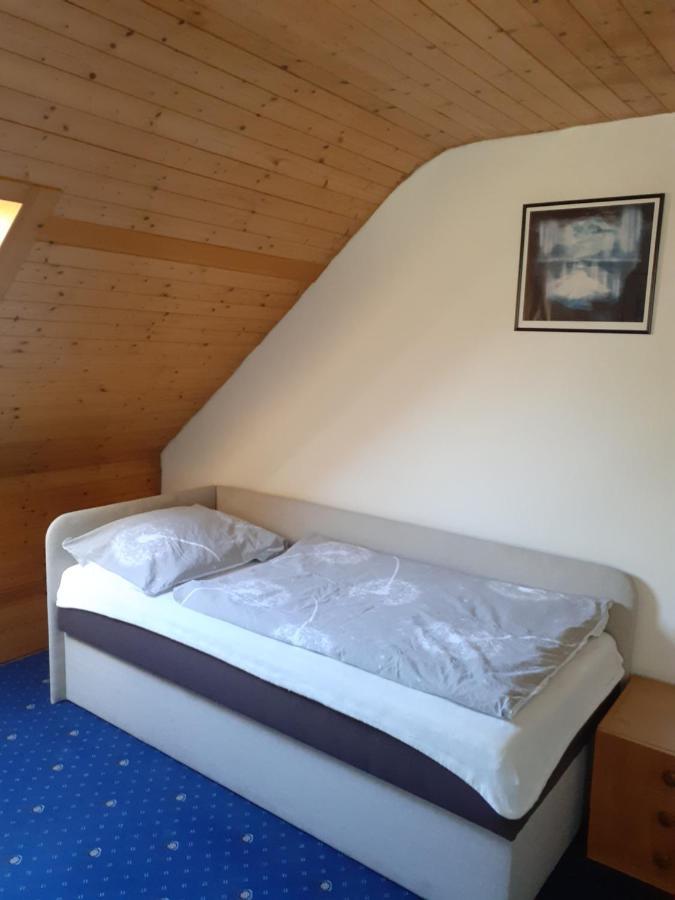 Appartamento Rd Cerncin Bucovice Esterno foto